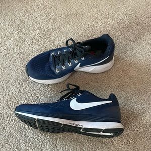 NAVY BLUE NIKE ZOOM RUNNING SNEAKERS